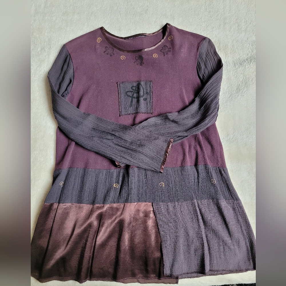 Size S - 2-piece (blouse and skirt) casual burgundy suit
